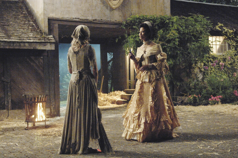 Illustration for article titled Once Upon a Time Episode 1.04 "The Price of Gold" Gallery